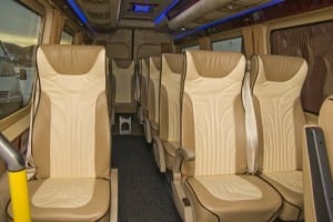 minibuss med lyse seter