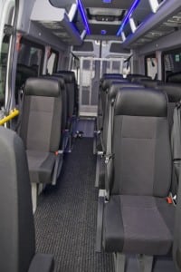minibuss med sorte seter